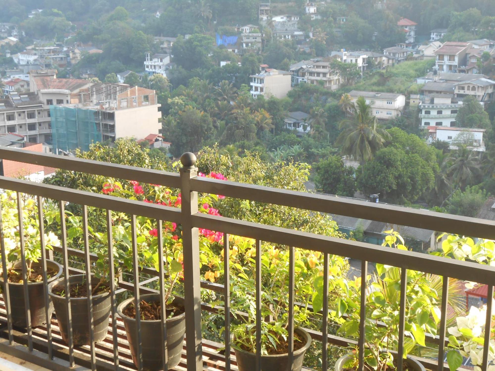 Luxury The Walkers Nest Appartement Kandy